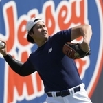 　米マイアミでの初練習でキャッチボールするＷＢＣ日本代表の大谷＝１１日（共同）