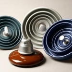 　電柱で漏電をしないように電線を支えるのに使われる「がいし」