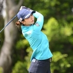 　台湾ホンハイ・レディース第１ラウンド、金沢志奈の１４番ティーショット＝１２日、台湾・桃園（ゲッティ＝共同）