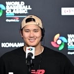 　記者会見する大谷＝１２日、マイアミ（ゲッティ＝共同）