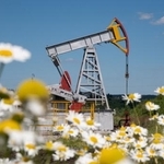 　ロシア中部タタルスタン共和国の石油掘削施設＝２０２５年７月（ロイター＝共同）