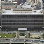 　大阪地裁が入る合同庁舎（共同通信社ヘリから）