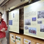 　企画展について説明する第五福竜丸展示館学芸員の蓮沼佑助さん＝４日、東京都江東区
