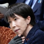 　衆院予算委の締めくくり質疑で質問を聞く高市首相＝１３日午後