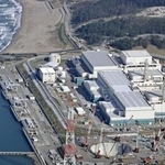 　新潟県の東京電力柏崎刈羽原発。手前から７号機、６号機、５号機＝２０２５年１１月