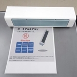 　冷房機能がないのに「エアコン」として販売されている商品＝１１日、東京都港区