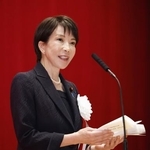 　防衛大学校の卒業式で訓示する高市首相＝１４日午前、神奈川県横須賀市