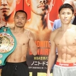 　前日計量を終えポーズをとるＷＢＣライトフライ級王者のノックアウト・ＣＰフレッシュマート（左）と挑戦者の岩田翔吉＝１４日、横浜市