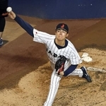 　１２日、ブルペンで投球練習するＷＢＣ日本代表の山本由伸＝米マイアミのローンデポ・パーク