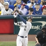 　１回日本、大谷が右中間に先頭打者本塁打を放つ＝マイアミ（共同）