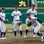 　甲子園で守備練習する沖縄尚学ナイン