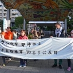 　那覇市で開かれた、在日米軍の中東派遣に反対する集会＝１５日午後