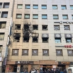 　１４日に火災が発生したカプセルホテルが入るビル＝１６日、ソウル（共同）