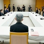 　首相官邸で開かれた犯罪被害者等施策推進会議＝１０日