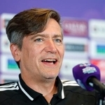 　韓国戦を前に記者会見するニールセン監督＝１７日、シドニー（共同）