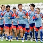 　韓国戦に向け最終調整する高橋（中央）ら女子日本代表＝シドニー（共同）