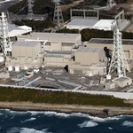 　中部電力浜岡原発。左から３号機と４号機＝１月、静岡県御前崎市