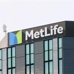 　メットライフ生命保険のロゴ＝１７日、東京都中央区