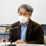 　控訴後に記者会見する原告団長の和田広治さん＝１７日午後、富山市