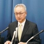 　記者会見する埼玉県立小児医療センターの渡辺彰二副病院長＝１７日午後、埼玉県庁