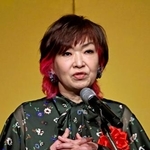 　２０２５年度芸術選奨の贈呈式に出席し、あいさつするタレントの清水ミチコさん＝１７日午後、東京都内