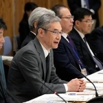 　「女性職員活躍・ワークライフバランス推進協議会」であいさつする露木官房副長官（左から２人目）＝１９日午後、首相官邸