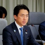 　安保関連３文書の前倒し改定に向けた省内会合であいさつする小泉防衛相＝１９日午後、防衛省