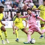 　ナッシュビル戦でゴールを決めるマイアミのメッシ（１０）。公式戦通算９００ゴールを達成した＝フォートローダーデール（ゲッティ＝共同）