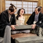 　東映太秦映画村の内覧会で行われた夜限定イベント「大人しか入れない拷問屋敷」＝１９日午後、京都市右京区