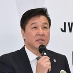 　記者会見する日本バレーボール協会の川合俊一会長＝１９日午後、東京都内