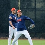 　キャッチボールするアストロズ・今井＝ウェストパームビーチ（共同）