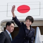 　訪米日程を終え、ワシントン郊外のアンドルーズ空軍基地から帰国の途に就く高市首相＝２０日（共同）