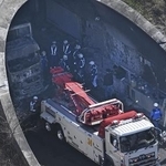 　事故が発生した新名神高速道路下り線の野登トンネル＝２０日、三重県亀山市（共同通信社ヘリから）