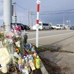 　車同士が衝突し、親子２人が死亡する事故があった交差点付近＝１０日、富山市八町