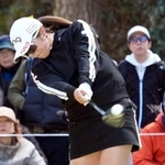 　第２日、通算２アンダーで首位の佐久間朱莉＝紫ＣＣすみれ