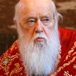 　２０１８年１０月、ウクライナ・キーウで礼拝を執り行うフィラレト名誉総主教（ＡＰ＝共同）