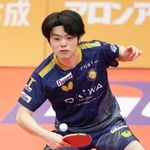 　金沢-彩たま　第４試合のシングルスでプレーする金沢・谷垣佑真＝東洋大赤羽台