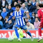 　リバプール戦でプレーするブライトンの三笘＝ブライトン（共同）