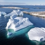 　南極の氷塊＝２月（ゲッティ＝共同）