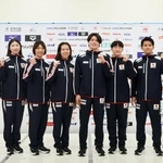 　アジア大会競泳代表に決まった（左から）成田実生、池江璃花子、鈴木聡美、梶本一花、松下知之、大橋信、田渕海斗、村佐達也＝２３日、東京都内