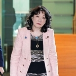 　首相官邸に入る片山財務相＝２４日午前