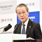 　記者会見する経団連の筒井義信会長＝２４日午後、東京都千代田区