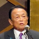 　会合であいさつする自民党の麻生副総裁＝２４日午後、東京都内