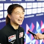 　公式練習を終え、取材に応じる坂本花織＝プラハ（共同）