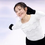 　公式練習で調整する中井亜美＝プラハ（共同）