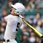 　神村学園-智弁学園　タイブレークの１０回表智弁学園１死満塁、太田が決勝の中犠飛を放つ＝甲子園