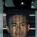 　送検のため、警視庁麻布署を出る村田晃大容疑者＝２６日午前９時