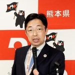 　記者会見する熊本県の木村敬知事＝２６日午前、熊本県庁