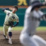 　東北戦で完投した英明・松本倫＝甲子園