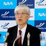 　記者会見するＮＡＡの藤井直樹社長＝２６日午前、成田空港